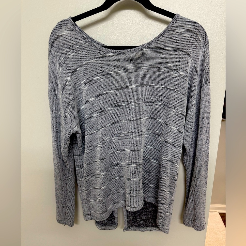 Brand Lilly White Sweater Size M (Gray) w/cut out back